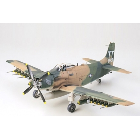 Tamiya 61073  Douglas A1J Skyraider USAF